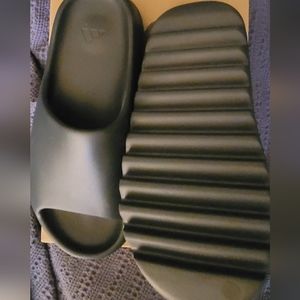 Yeezy slide onyx NEW in box